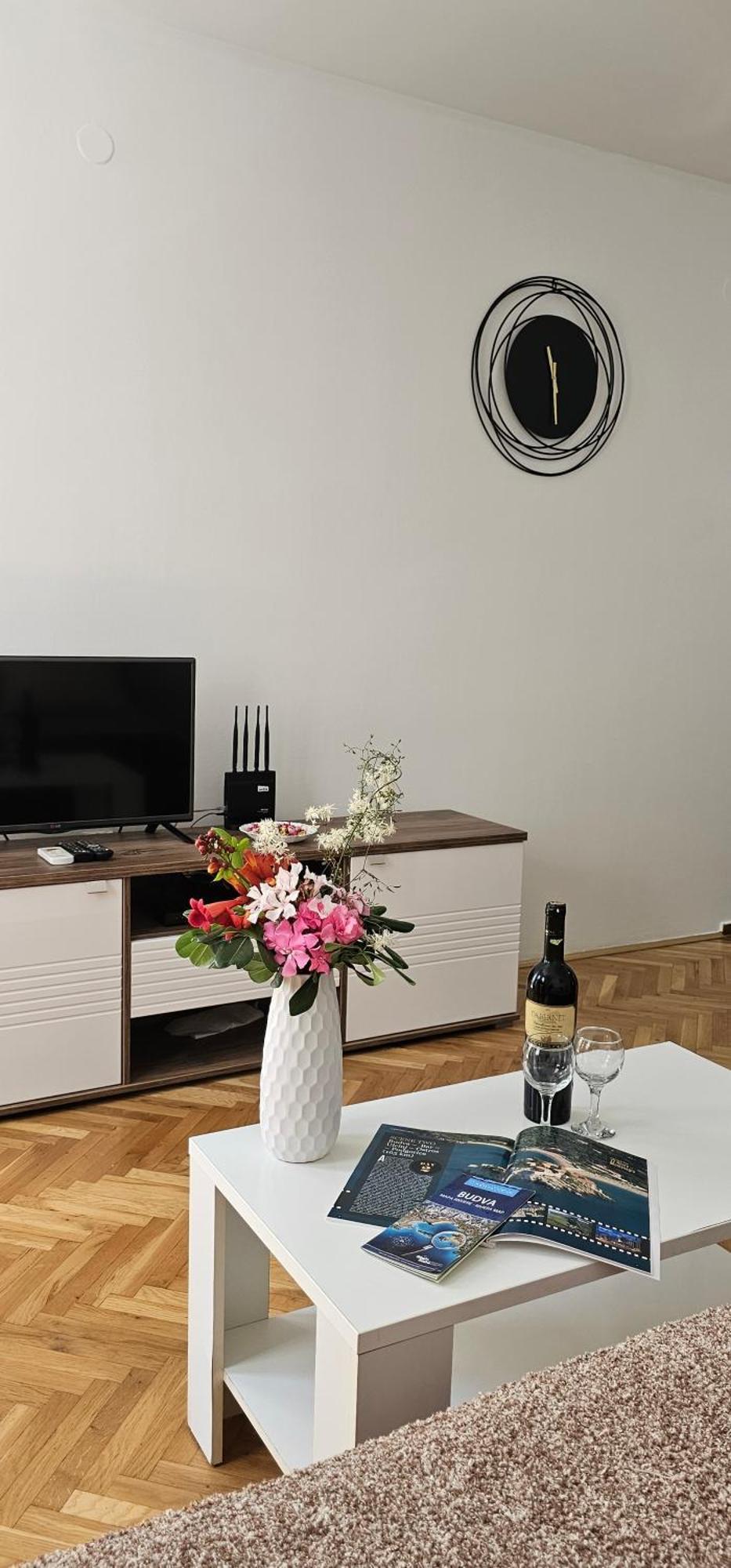 Mn One Bedroom Apartment Budva